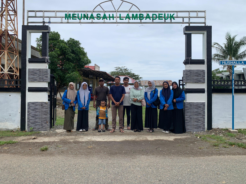 Pelaksanaan Pengabdian Mahasiswa Universitas Islam Negeri Di Gampong Lambadeuk Kec. Peukan Bada